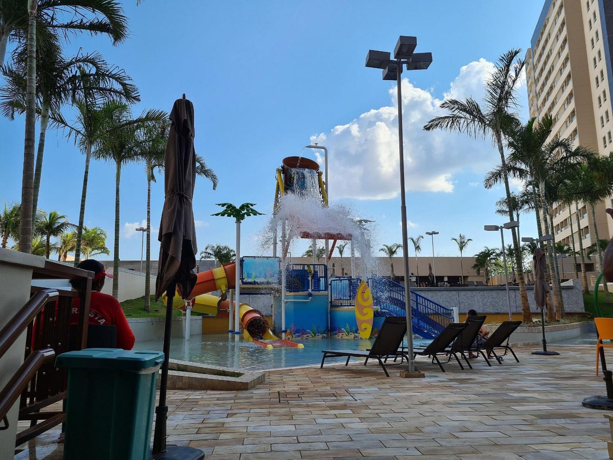 Hotel Confortável Com Muita Diversão Em *
